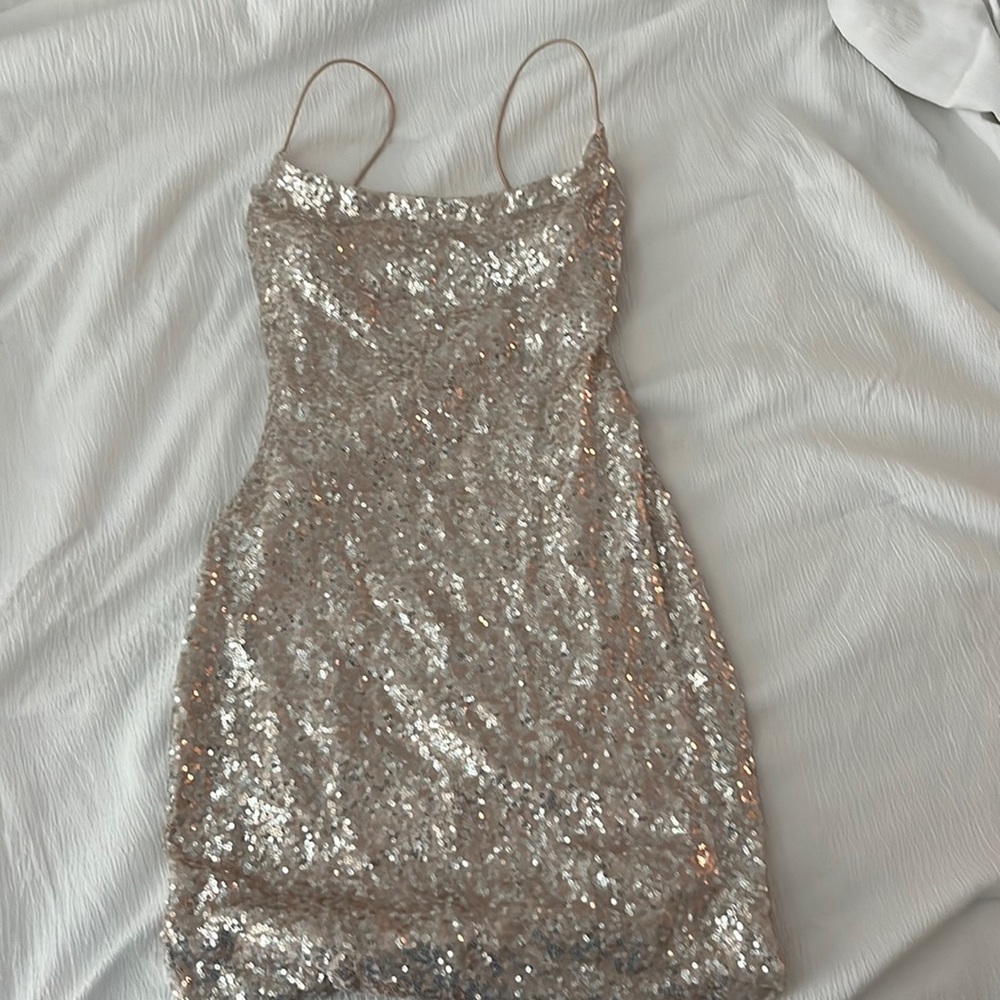 Super cute gold sequin dress!!